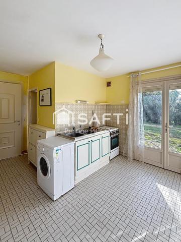 Maison en pierre à rénover avec terrasse couverte de 60m2 et terrain piscinable