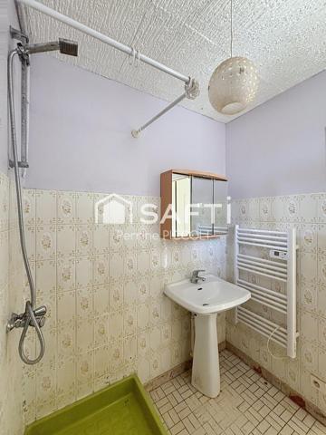 Maison en pierre à rénover avec terrasse couverte de 60m2 et terrain piscinable