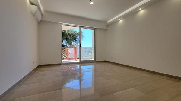 A vendre /Appartement Nice 06200/ 2 pièce(s)/PARKING en sus  /BAS LANTERNE