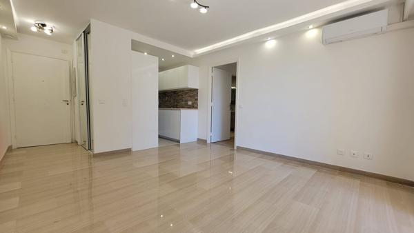 A vendre /Appartement Nice 06200/ 2 pièce(s)/PARKING en sus  /BAS LANTERNE
