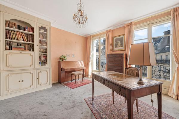 Appartement Paris 4 pièces 105.45 m² avec balcon filant - PARIS