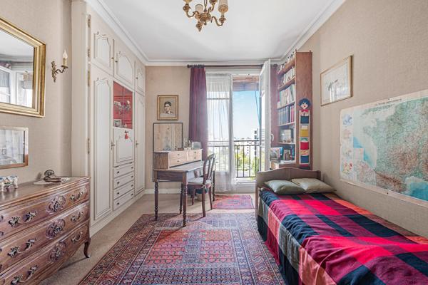 Appartement Paris 4 pièces 105.45 m² avec balcon filant - PARIS
