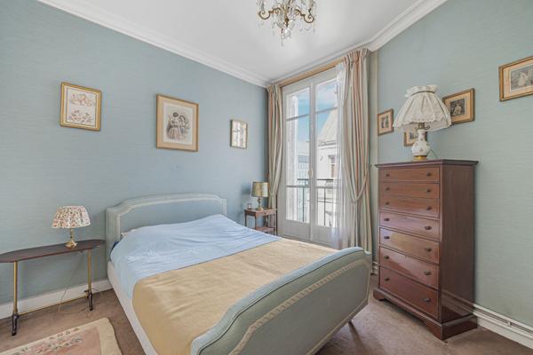 Appartement Paris 4 pièces 105.45 m² avec balcon filant - PARIS