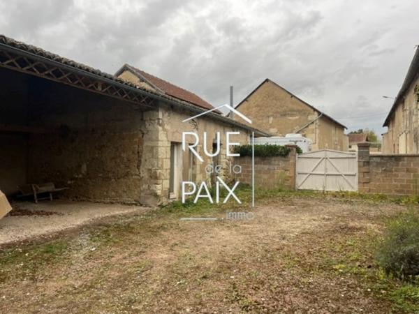 86140 LENCLOITRE Immeuble Lencloitre 7 pièce(s) 218.6 m2