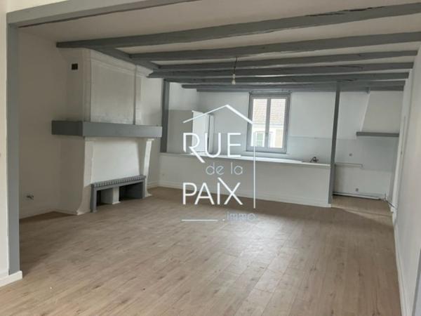 86140 LENCLOITRE Immeuble Lencloitre 7 pièce(s) 218.6 m2