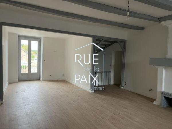 86140 LENCLOITRE Immeuble Lencloitre 7 pièce(s) 218.6 m2