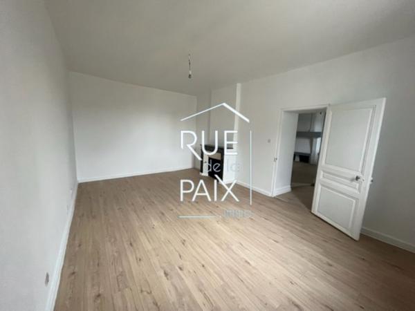 86140 LENCLOITRE Immeuble Lencloitre 7 pièce(s) 218.6 m2