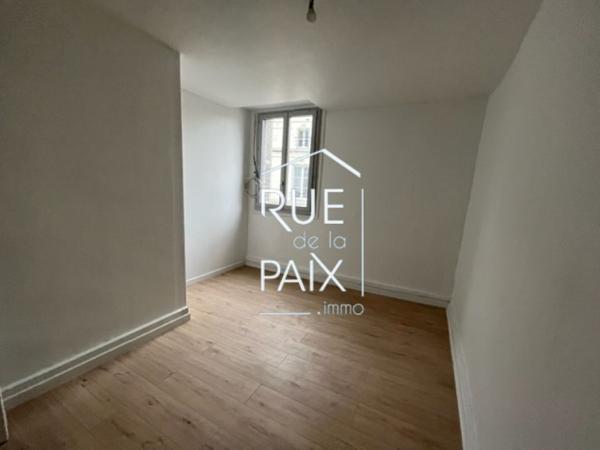 86140 LENCLOITRE Immeuble Lencloitre 7 pièce(s) 218.6 m2