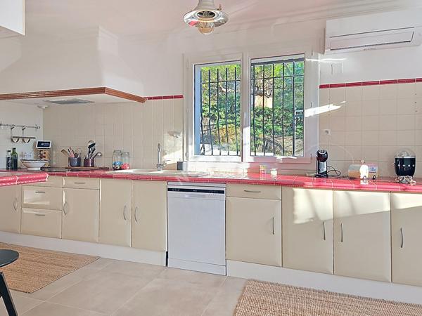 RARE ! APPARTEMENT AVEC PISCINE ET TERRAIN 440 m² SECTEUR CALME