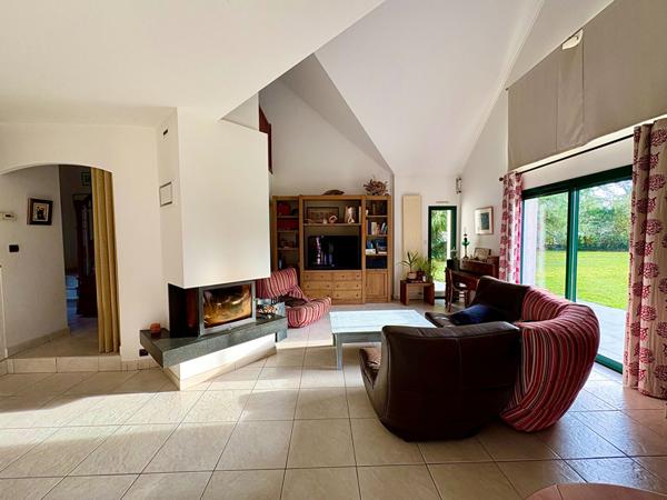 Biens de prestige à vendre La Chapelle Sur Erdre : 695 000 € - AJP Immobilier Nantes Nord