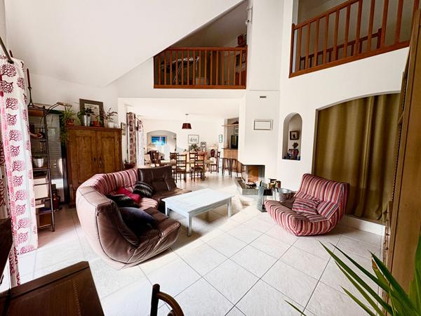 Biens de prestige à vendre La Chapelle Sur Erdre : 695 000 € - AJP Immobilier Nantes Nord