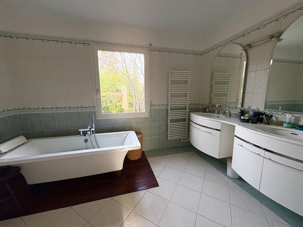 Biens de prestige à vendre La Chapelle Sur Erdre : 695 000 € - AJP Immobilier Nantes Nord