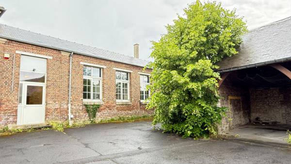 MAISON OU LOCAL Noailles 147m2, 5 pièces -garage- parkings - cour