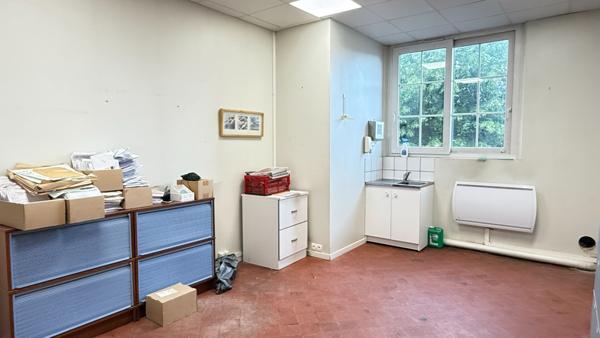 MAISON OU LOCAL Noailles 147m2, 5 pièces -garage- parkings - cour