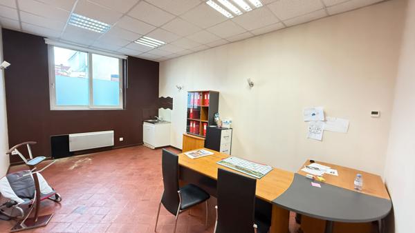 MAISON OU LOCAL Noailles 147m2, 5 pièces -garage- parkings - cour