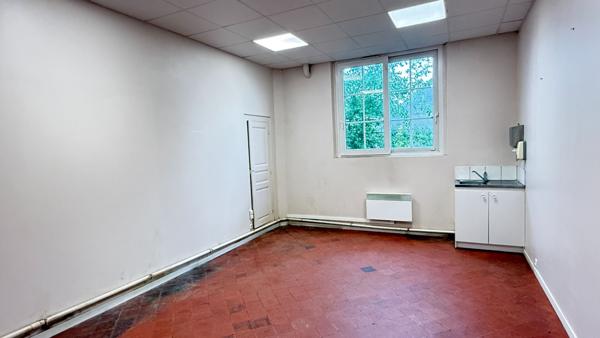 MAISON OU LOCAL Noailles 147m2, 5 pièces -garage- parkings - cour