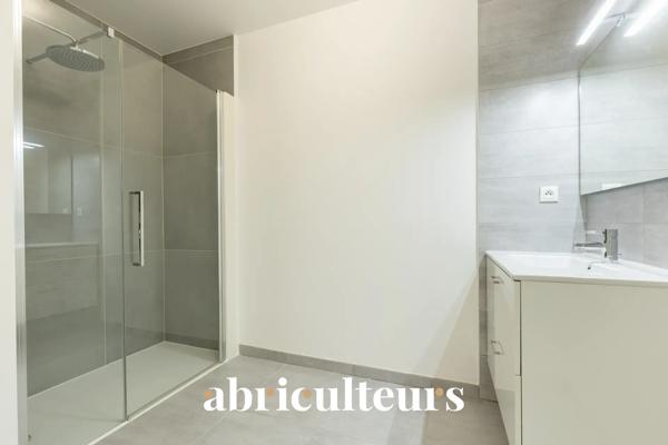 ROUSSET T3 récent 63 m² avec terrasse, box et DPE A