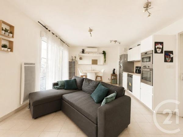 Appartement F3 à vendre  3 pièces - 55,75 m 2   LA LONDE LES MAURES  - 83