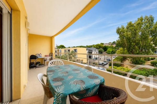Appartement F3 à vendre  3 pièces - 55,75 m 2   LA LONDE LES MAURES  - 83