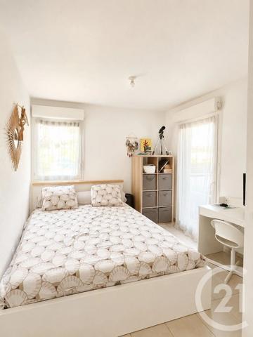 Appartement F3 à vendre  3 pièces - 55,75 m 2   LA LONDE LES MAURES  - 83