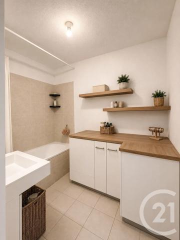 Appartement F3 à vendre  3 pièces - 55,75 m 2   LA LONDE LES MAURES  - 83