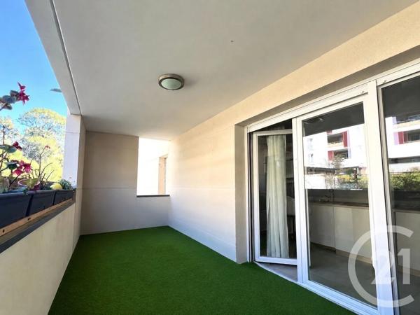 Appartement F3 à vendre  3 pièces - 55,75 m 2   LA LONDE LES MAURES  - 83