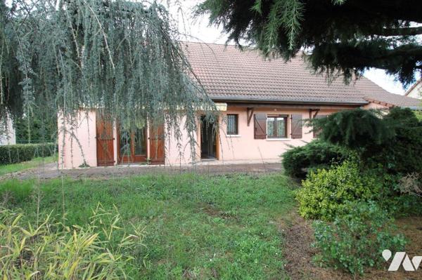 Dans quartier St Jean des Vignes proche clinique, maison de plain pied d'environ 122 m² habitab...