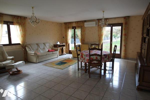 Dans quartier St Jean des Vignes proche clinique, maison de plain pied d'environ 122 m² habitab...