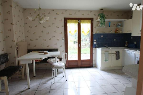 Dans quartier St Jean des Vignes proche clinique, maison de plain pied d'environ 122 m² habitab...