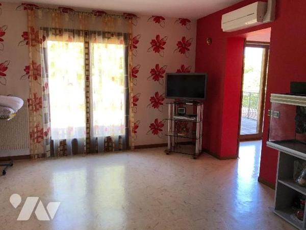 Dans quartier St Jean des Vignes proche clinique, maison de plain pied d'environ 122 m² habitab...