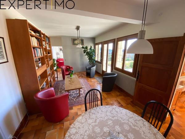 Montmorot (39570) Proche centre Lons, Villa 11 pièces