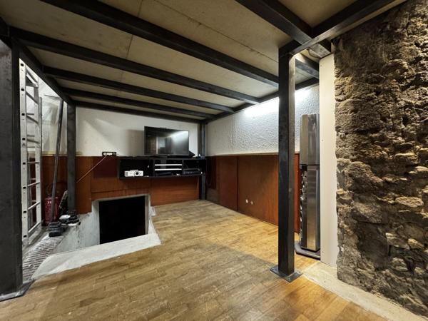 Immeuble en Cours de rénovation 140m² spécial investissement