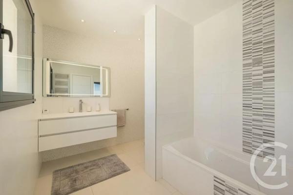 Maison à vendre  8 pièces - 314 m 2   MOUGINS  - 06