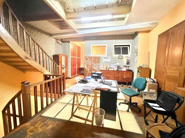 LOCAL COMMERCIAL LOUE AVEC APPARTEMENT A REHABILITER