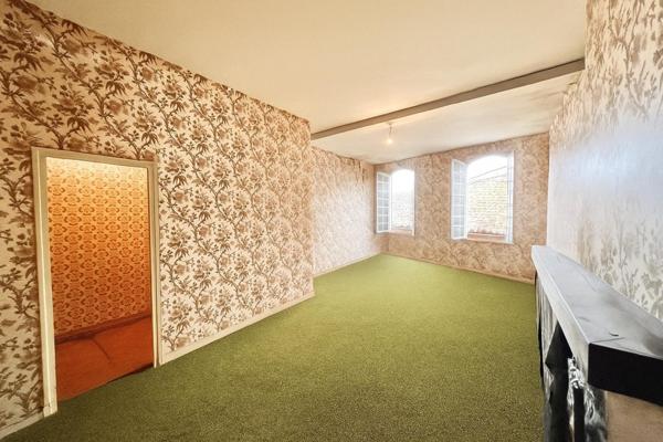 LOCAL COMMERCIAL LOUE AVEC APPARTEMENT A REHABILITER