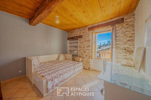 Maison de village en pierre, terrasse tropézienne, tout à pied