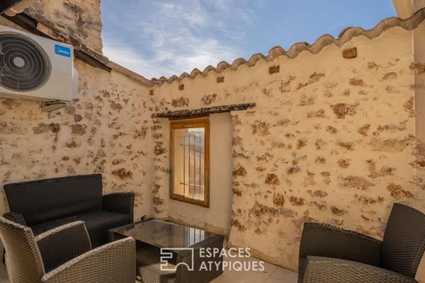 Maison de village en pierre, terrasse tropézienne, tout à pied