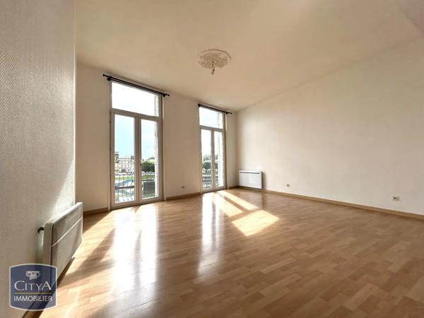 Appartement à louer 2 pièces 51m² Saintes (17100)
