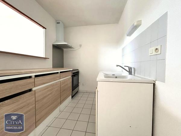 Appartement à louer 2 pièces 51m² Saintes (17100)