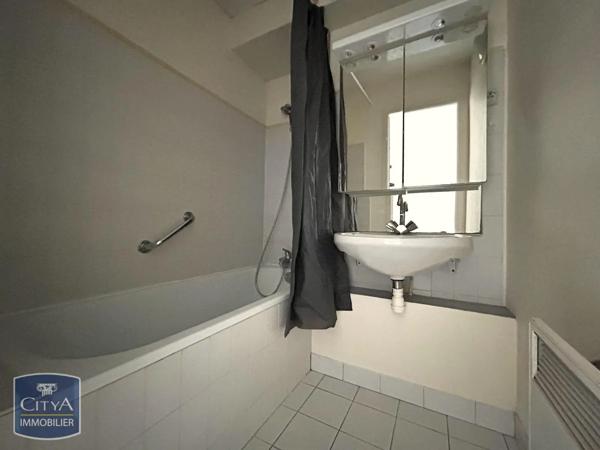 Appartement à louer 2 pièces 51m² Saintes (17100)