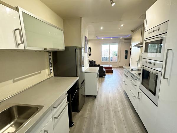 Nîmes (30000) Super appartement de type 3 ou 4 parfaitement rénové