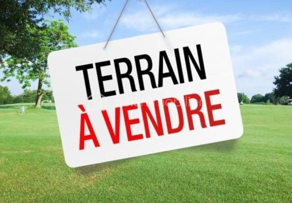 Terrain de 751 m²
