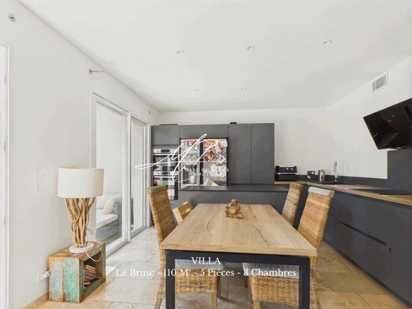 Six-Fours-les-Plages (83140) LE BRUSC – Maison contemporaine avec jardin paysagé et piscine, à deux pas du Port