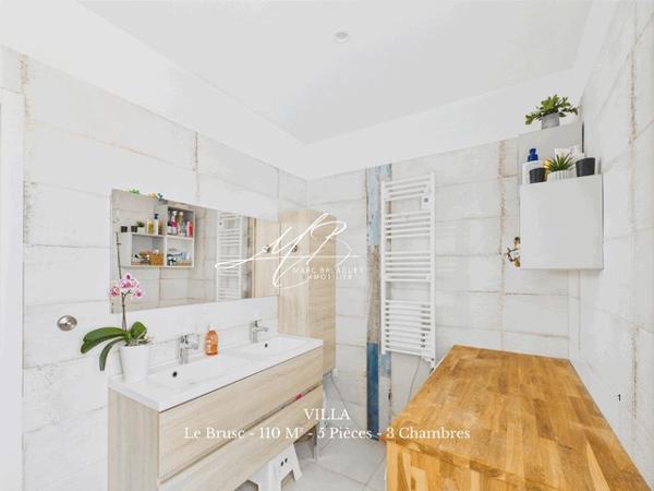 Six-Fours-les-Plages (83140) LE BRUSC – Maison contemporaine avec jardin paysagé et piscine, à deux pas du Port