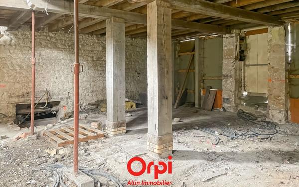 Immeuble à vendre    1 pièce •  Vallon-en-Sully