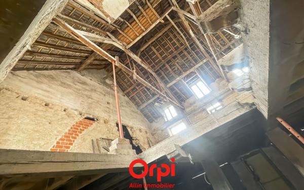 Immeuble à vendre    1 pièce •  Vallon-en-Sully