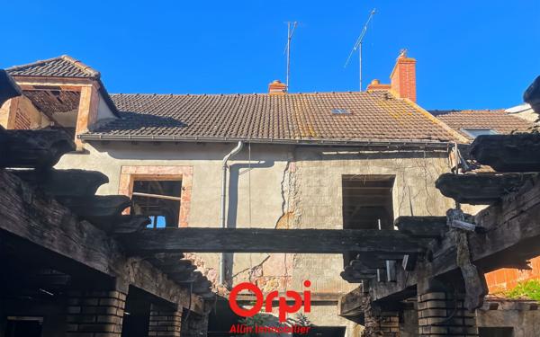 Immeuble à vendre    1 pièce •  Vallon-en-Sully