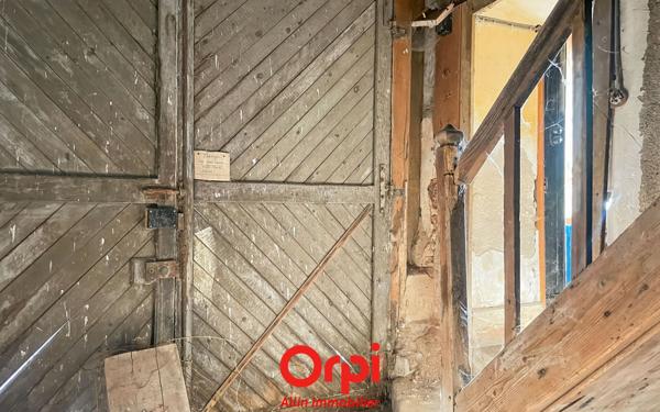 Immeuble à vendre    1 pièce •  Vallon-en-Sully