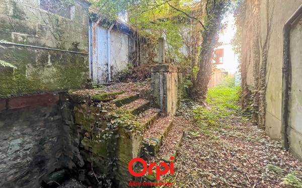 Immeuble à vendre    1 pièce •  Vallon-en-Sully