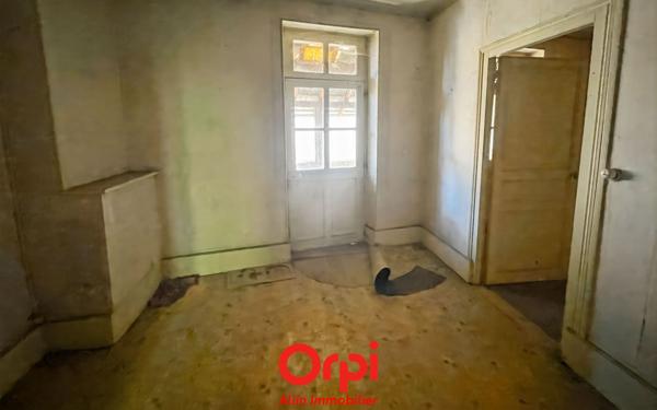 Immeuble à vendre    1 pièce •  Vallon-en-Sully